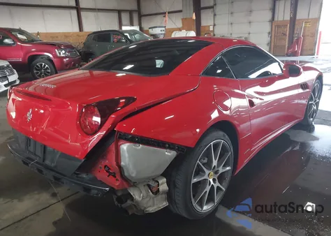 2010 Ferrari California z USA, uszkodzony, nr VIN ZFF65LJA7A0176101